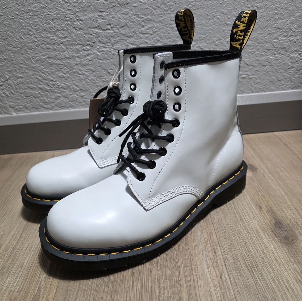 BNWT Doc Martens Combat Boots 8 Eye Lace Up White US Sz 10 W (9 M) 11822
